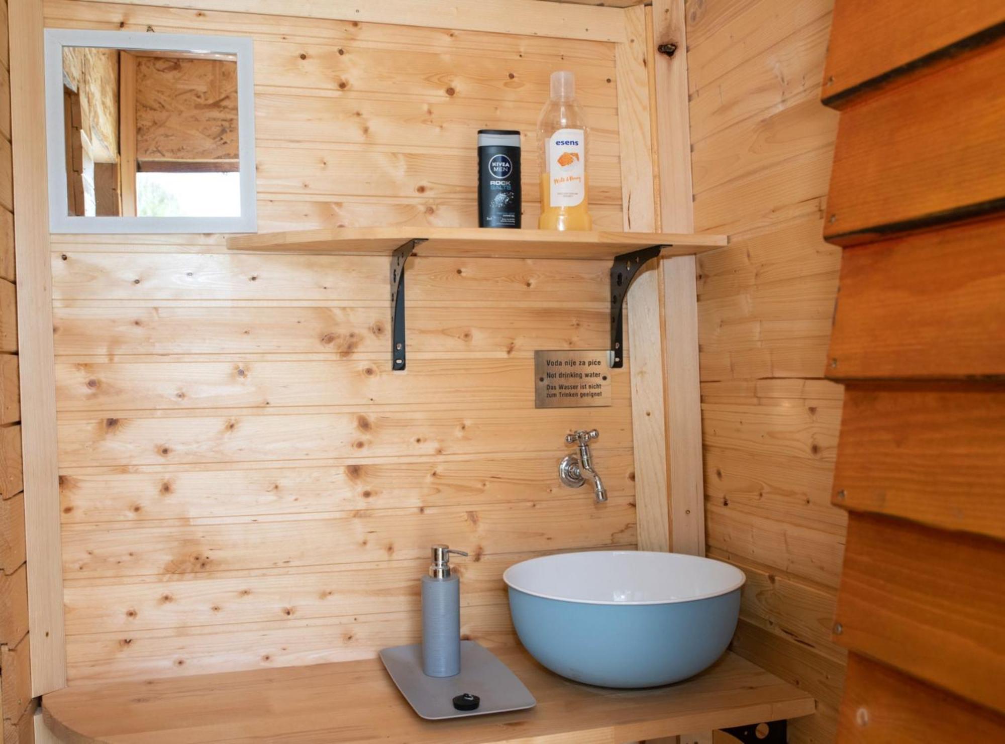 Robinzonski Kamp Hofman Holiday home *
