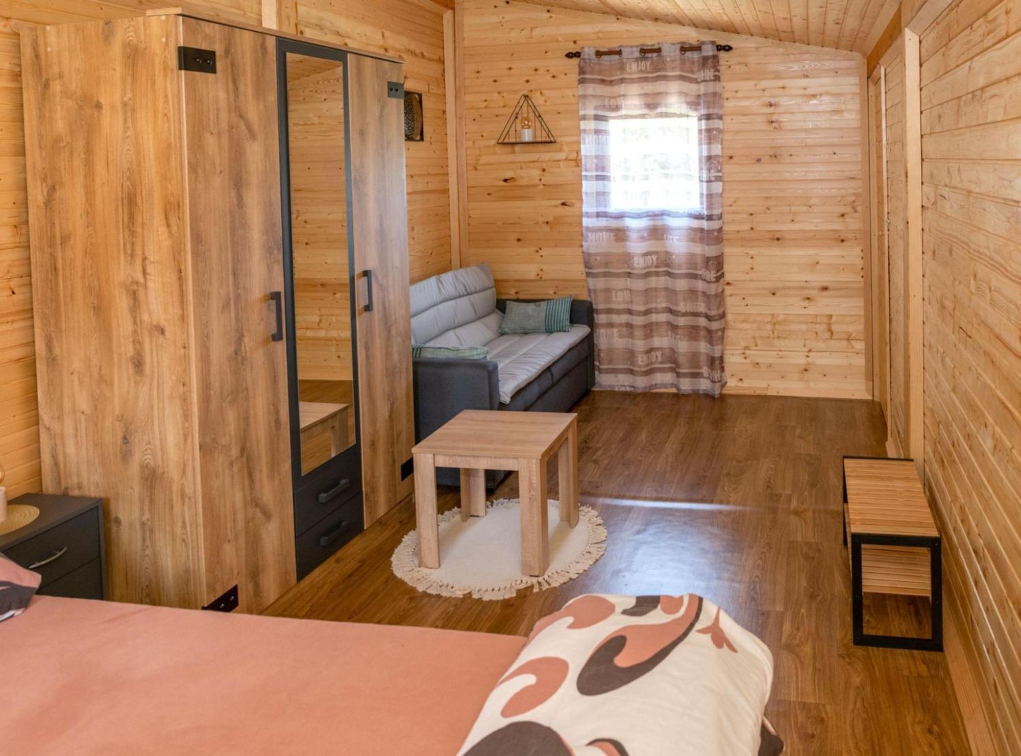 Robinzonski Kamp Hofman Holiday home *